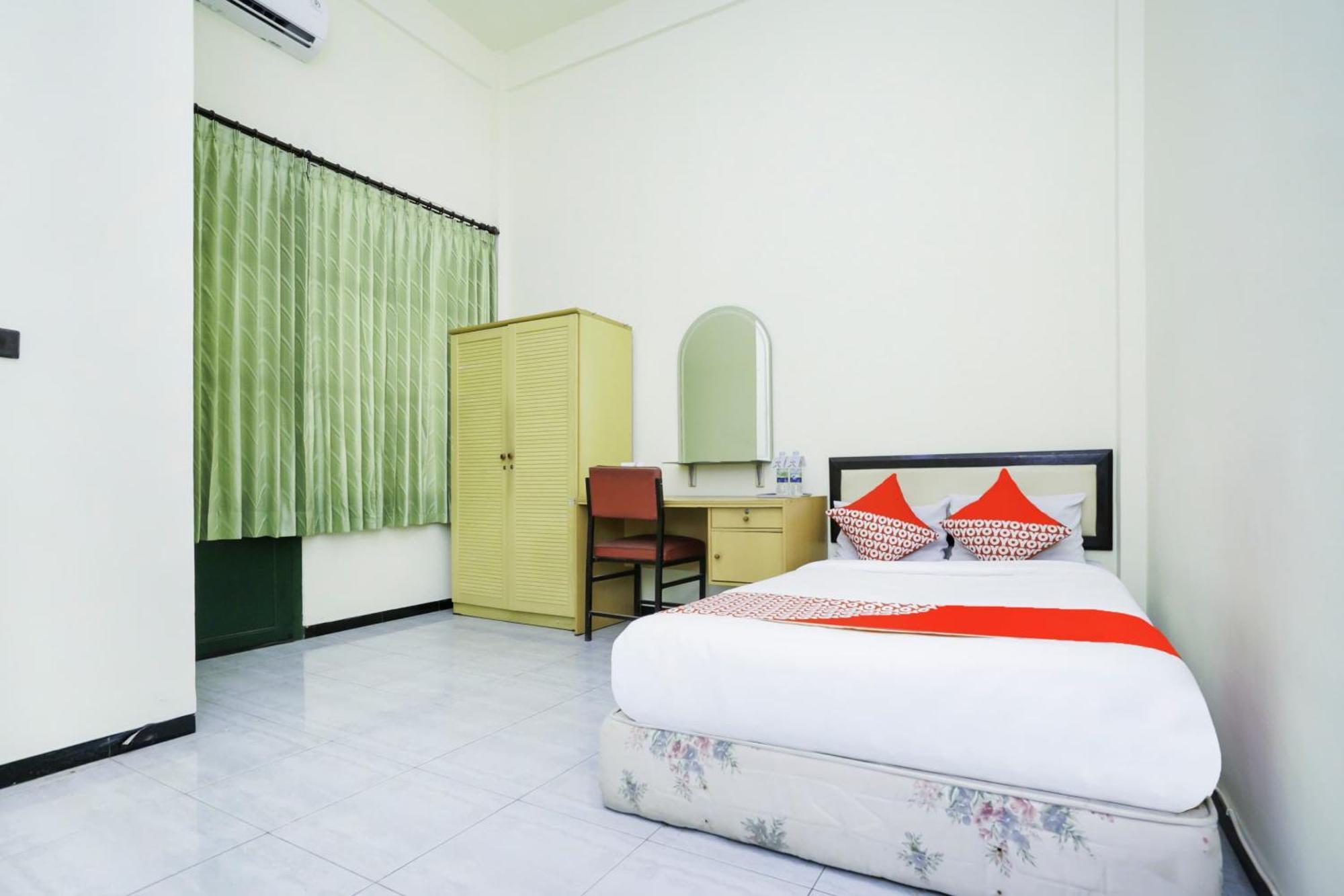 Oyo 2004 Penginapan Bidara Syariah Probolinggo Ngoại thất bức ảnh
