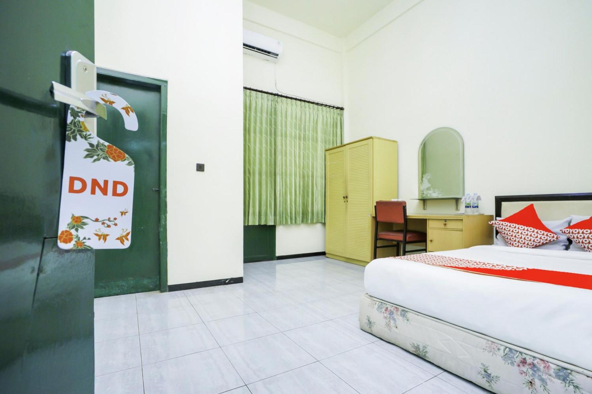 Oyo 2004 Penginapan Bidara Syariah Probolinggo Ngoại thất bức ảnh