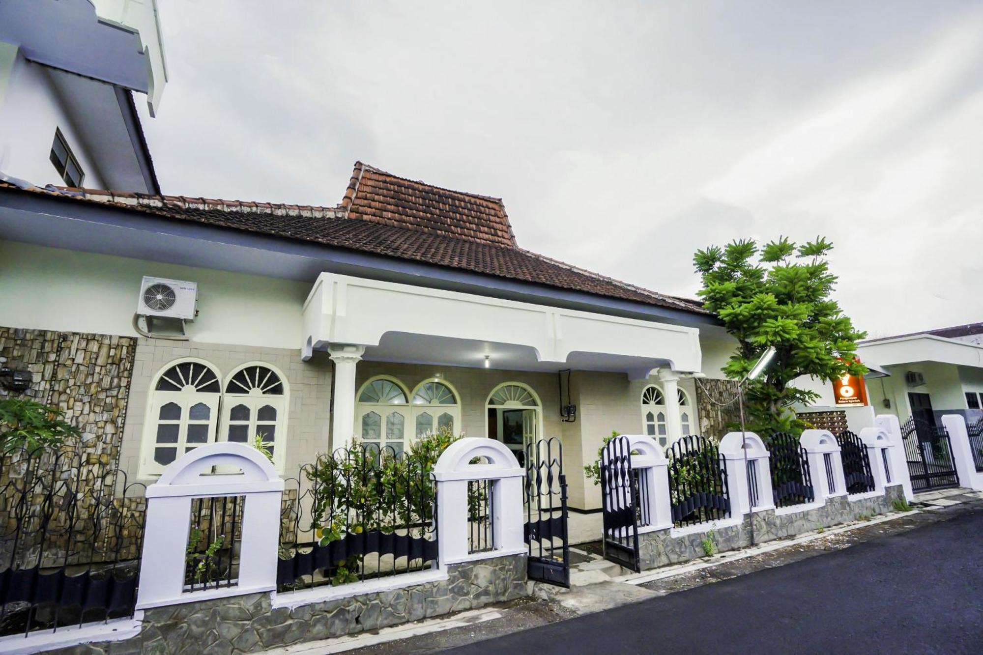 Oyo 2004 Penginapan Bidara Syariah Probolinggo Ngoại thất bức ảnh